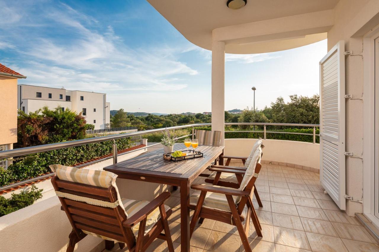 Apartments Tihi III Vodice Esterno foto