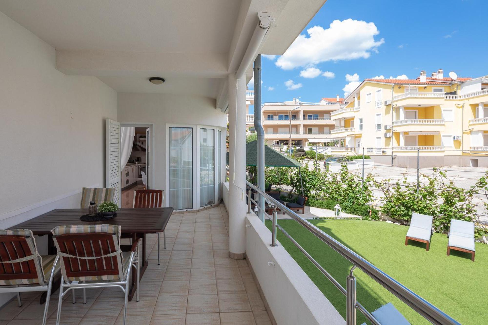Apartments Tihi III Vodice Esterno foto
