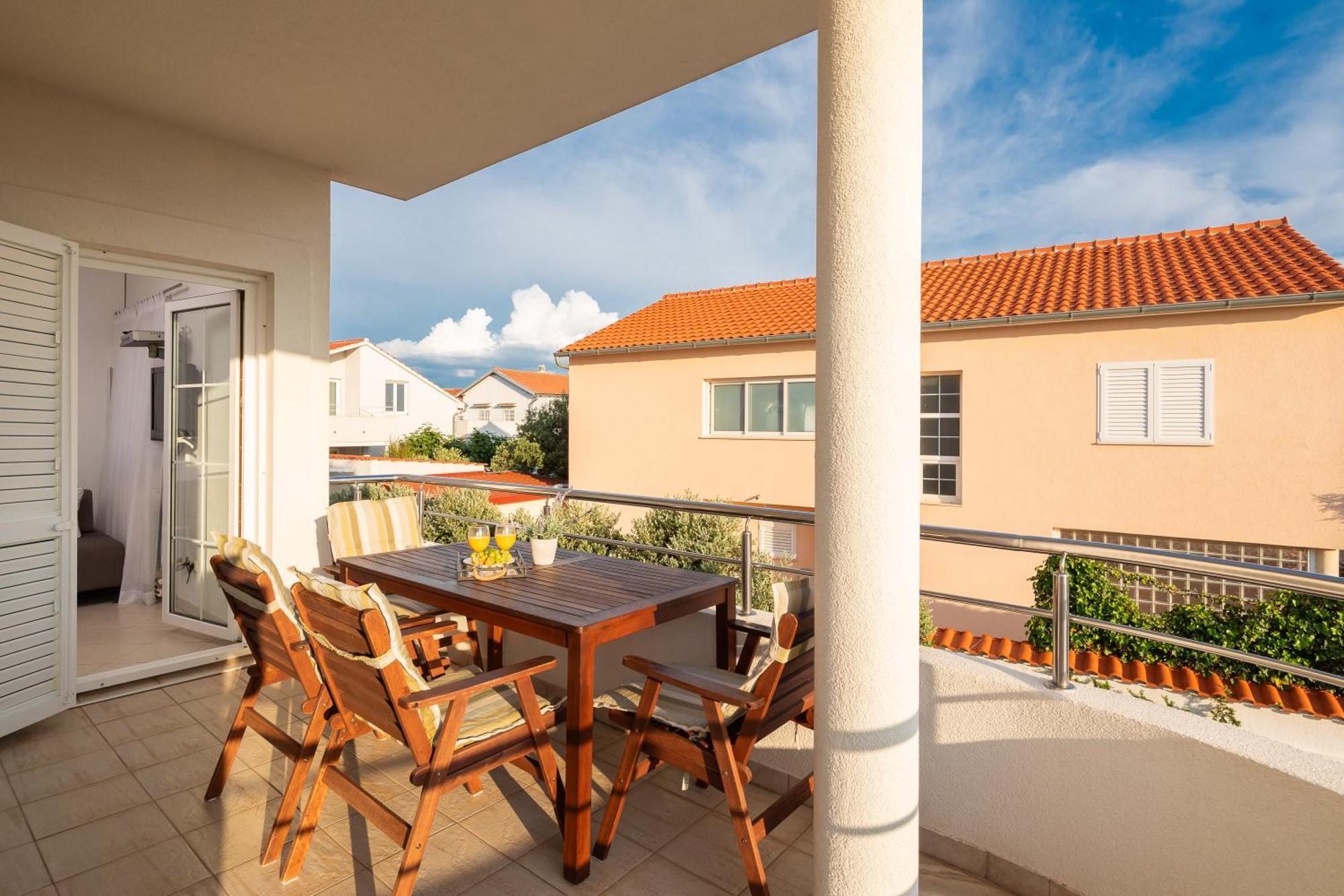 Apartments Tihi III Vodice Esterno foto